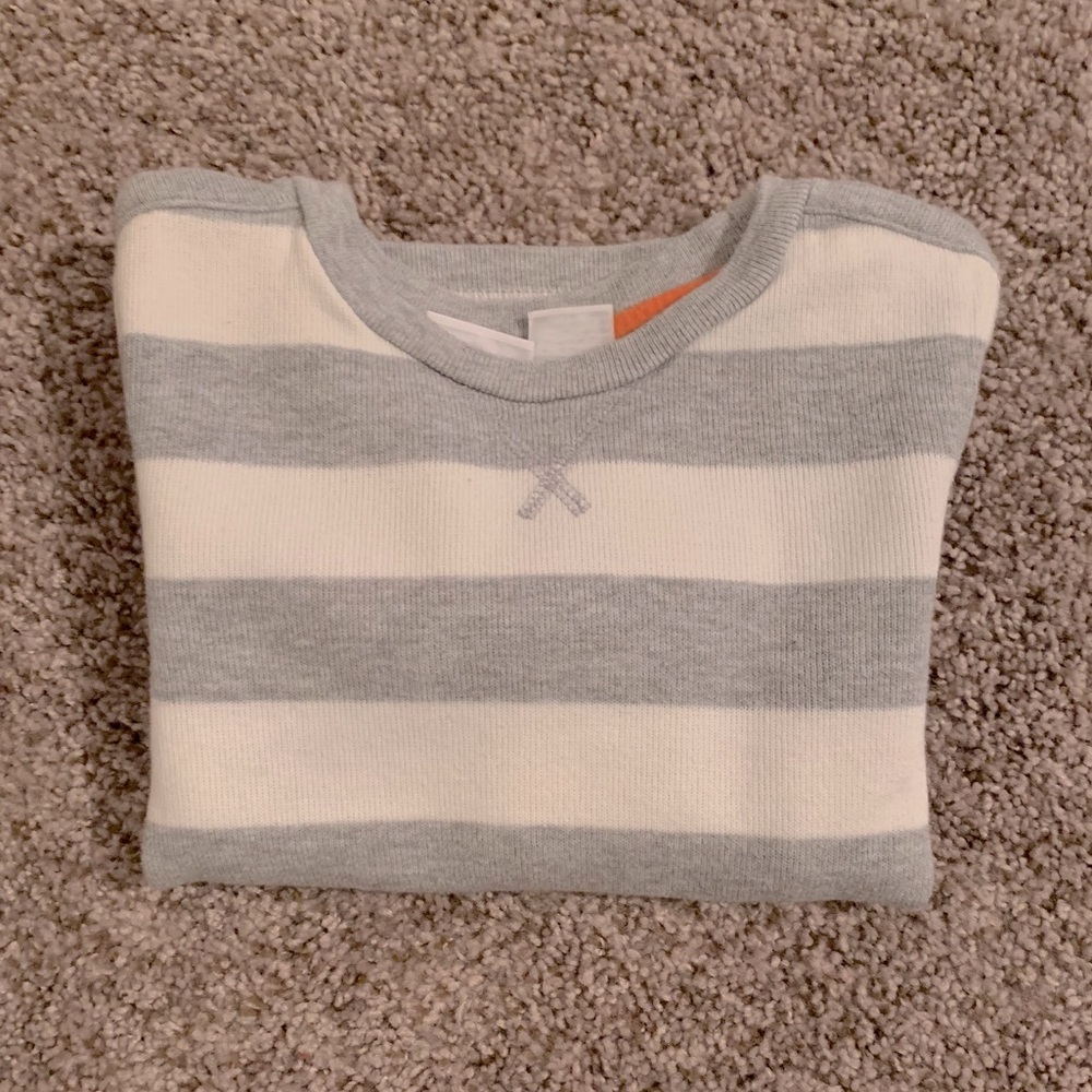 Kids R’ Us Gray/White Sweater!